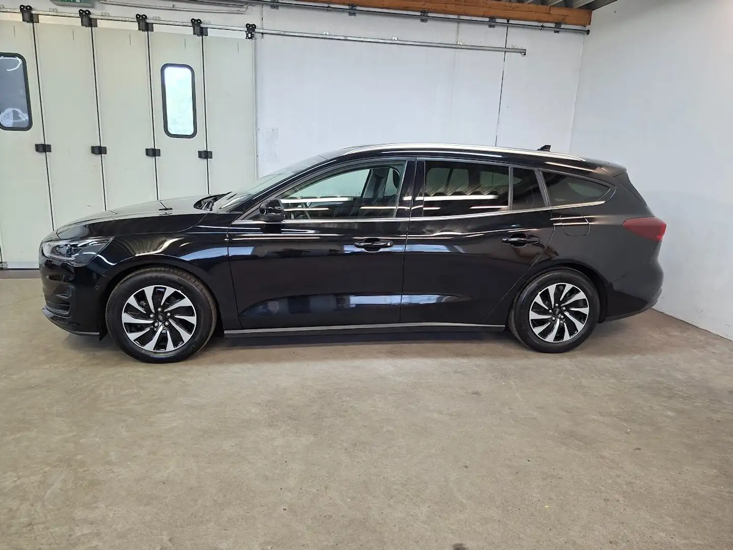 Ford Focus Kombi 1.5 EcoBlue Titanium X Schwarz - 2