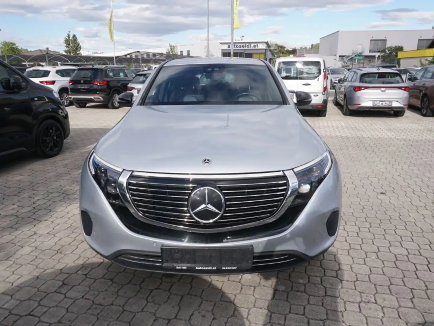 Mercedes-Benz EQC 400 4MATIC *LED+NAVI+19"ALU* Silber - 2