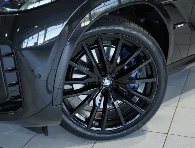 BMW X6 M view 3