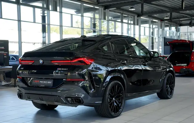 BMW X6 M view 9