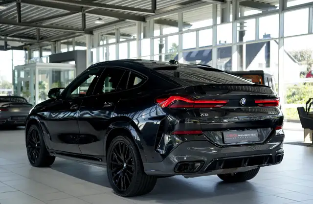 BMW X6 M view 11
