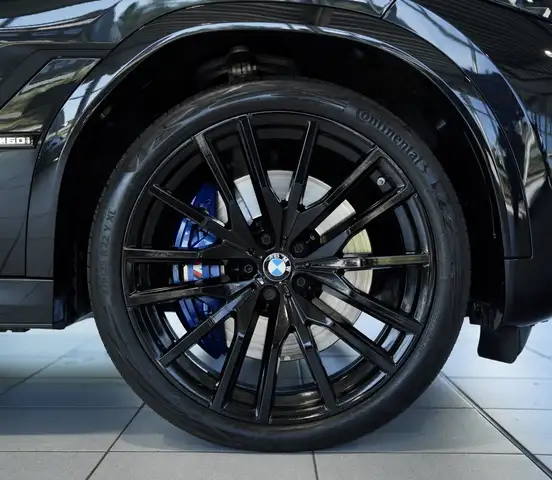 BMW X6 M view 14