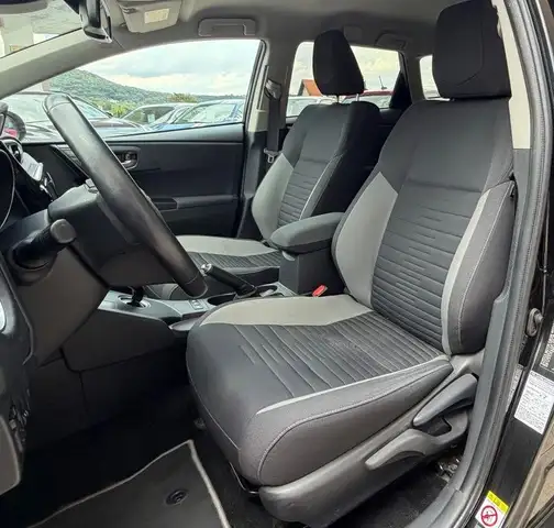 Toyota Auris view 8