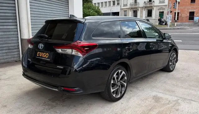 Toyota Auris view 3
