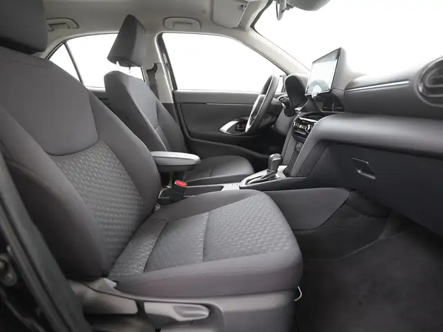 Toyota Yaris Cross view 3