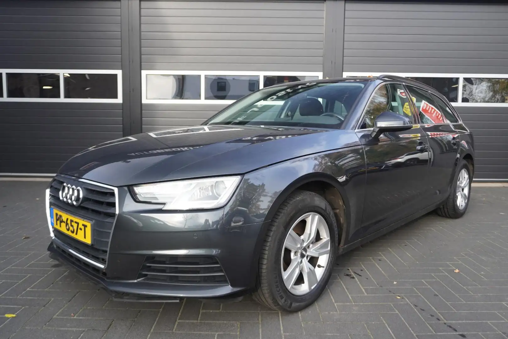 Audi A4 Avant 2.0 TDI Pro Line Aut/Cruise/Navi/Climate Con Grijs - 1
