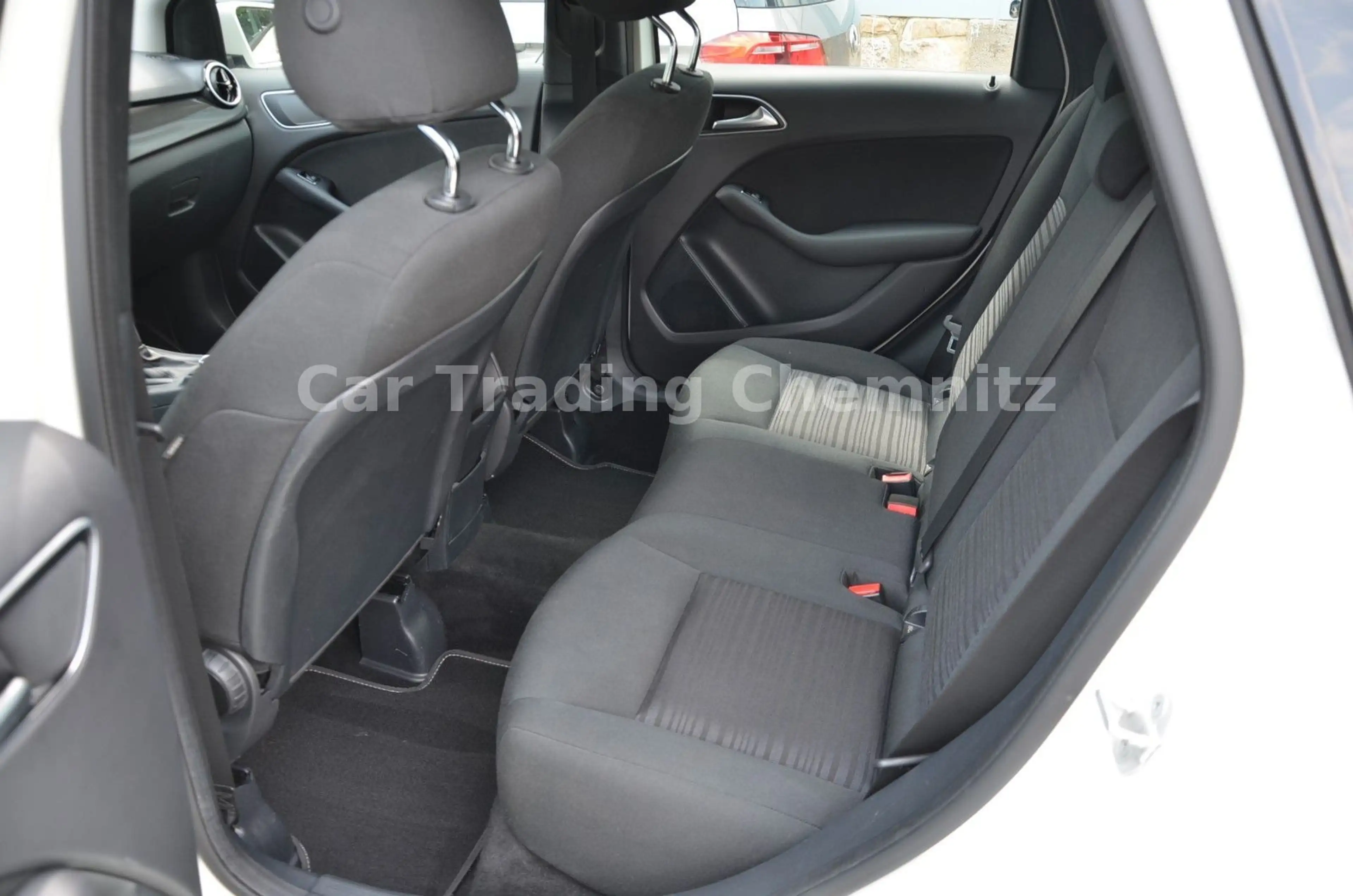 Mercedes-Benz B 180 Blue Efficiency Klima Sitzheizung Tüv 3/28 — photo 12