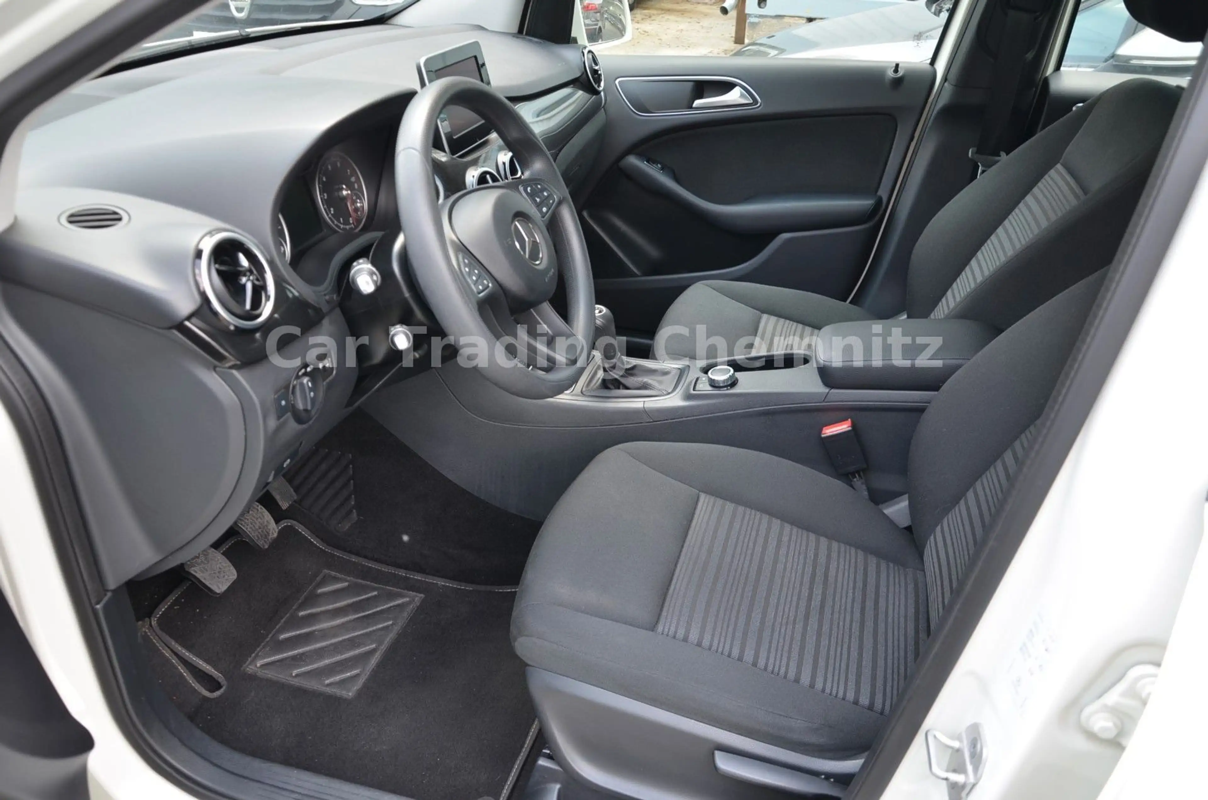 Mercedes-Benz B 180 Blue Efficiency Klima Sitzheizung Tüv 3/28 — photo 9