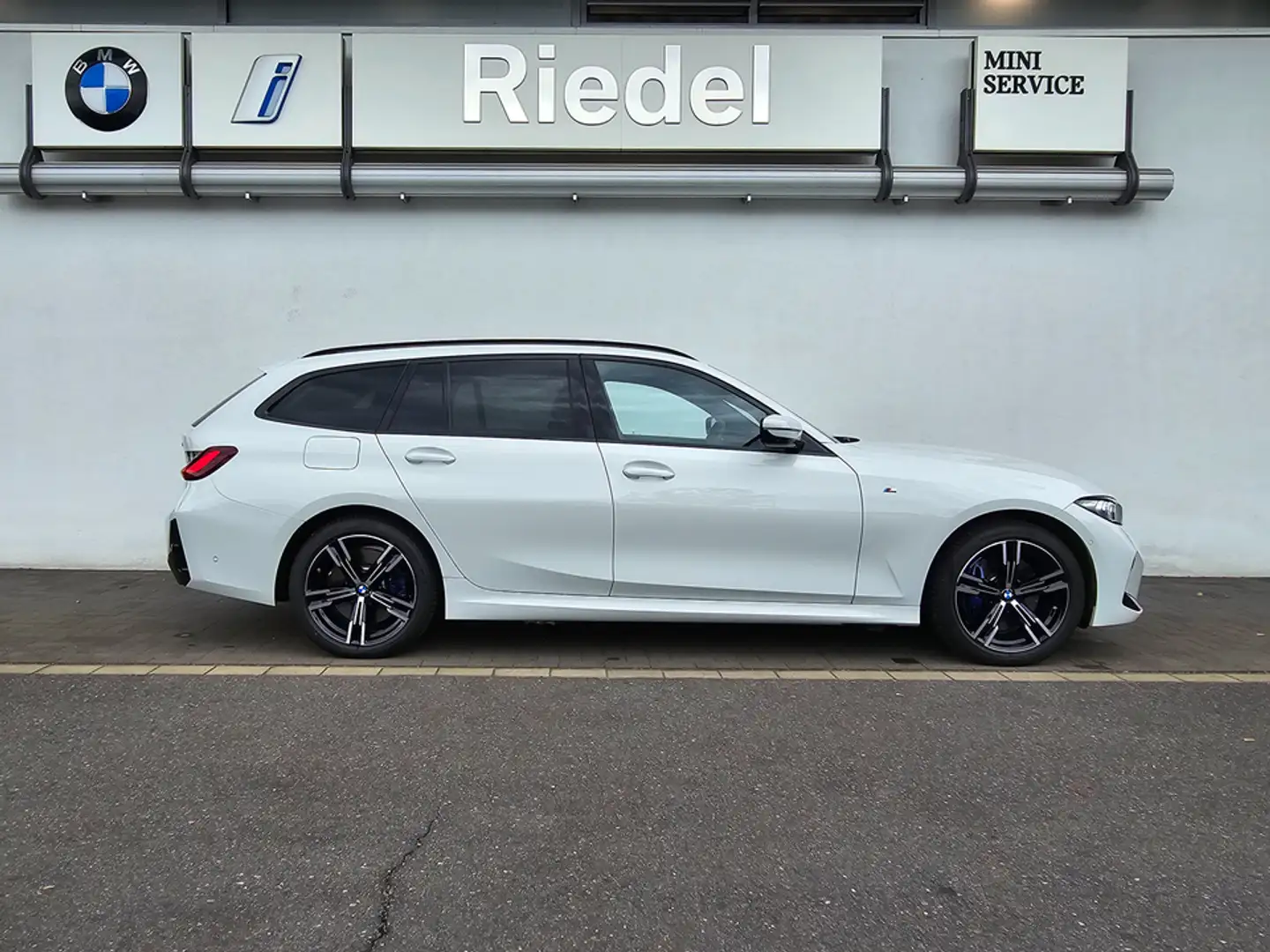 BMW 330 e Touring M Sportpaket*AHK*Pano*DAPro*HiFi* Weiß - 2