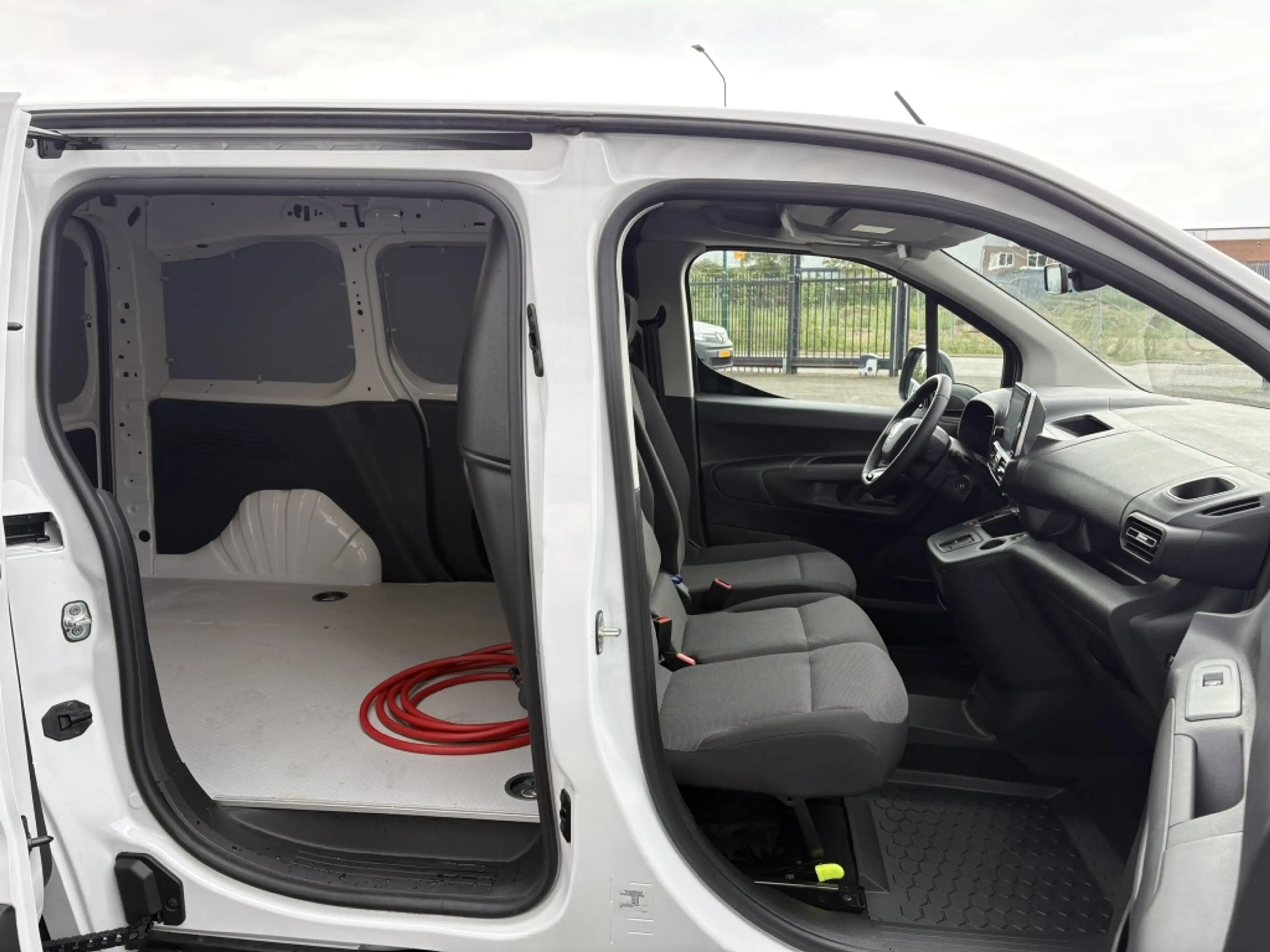 Fiat E-Doblo 50 kWh | 3-zits | navigatie | cruise — photo 5