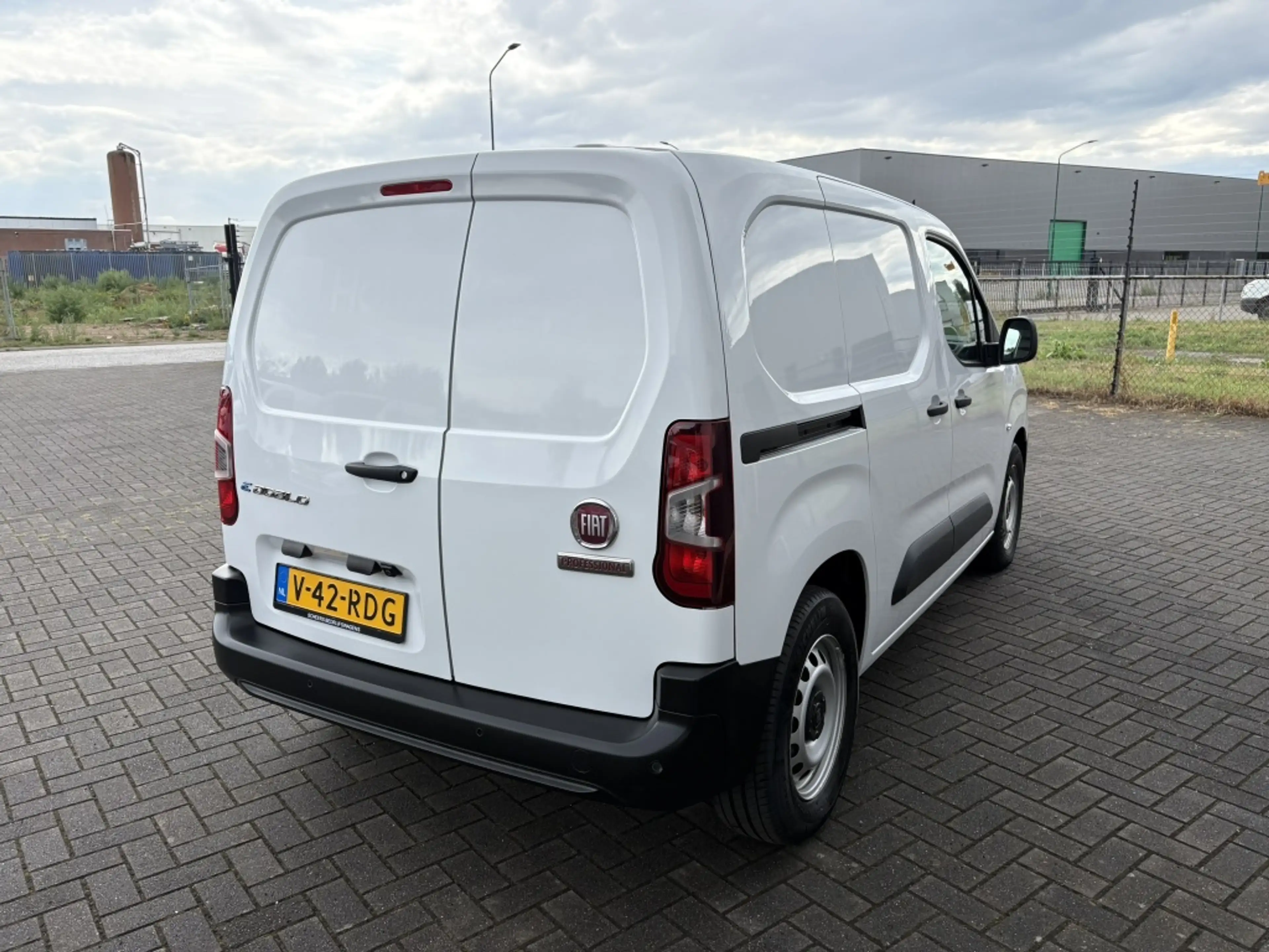 Fiat E-Doblo 50 kWh | 3-zits | navigatie | cruise — photo 3