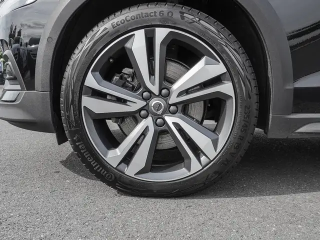 Volvo V60 Cross Country view 7