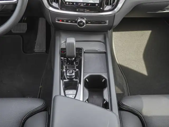 Volvo V60 Cross Country view 14