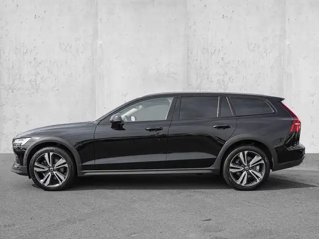 Volvo V60 Cross Country view 5