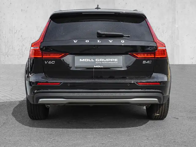 Volvo V60 Cross Country view 6