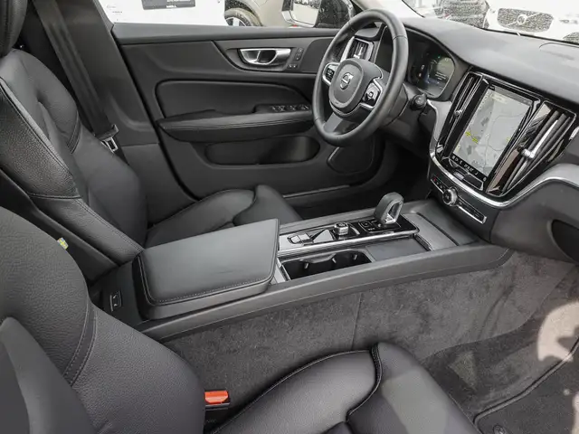 Volvo V60 Cross Country view 8