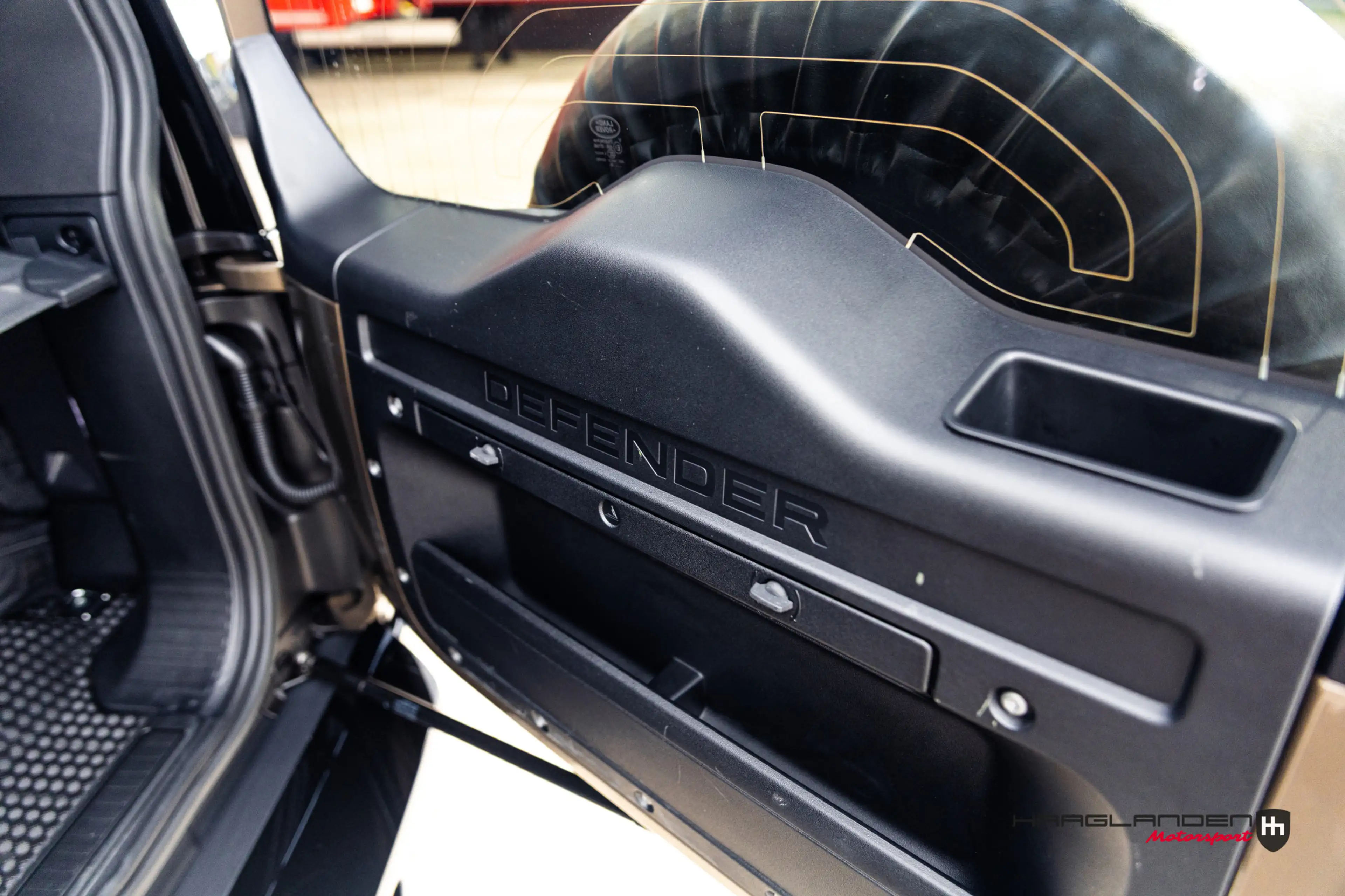 Land Rover Defender 110 Urban 2.0 P400e 110 S — photo 41