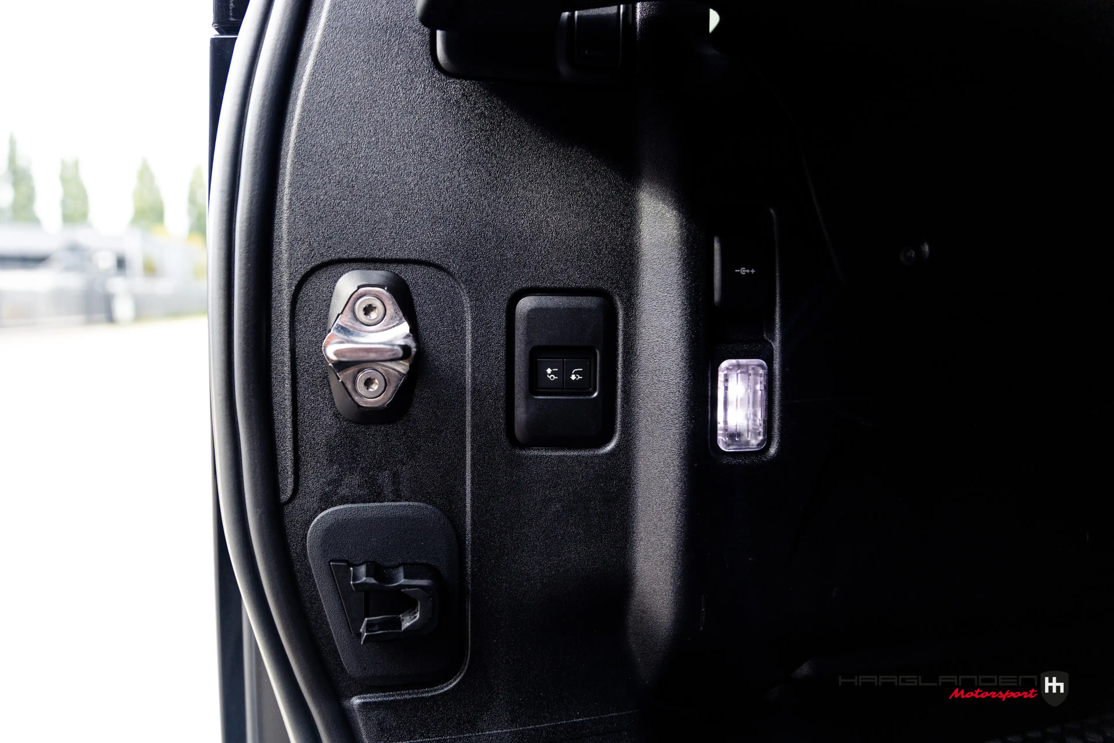 Land Rover Defender 110 Urban 2.0 P400e 110 S — photo 42