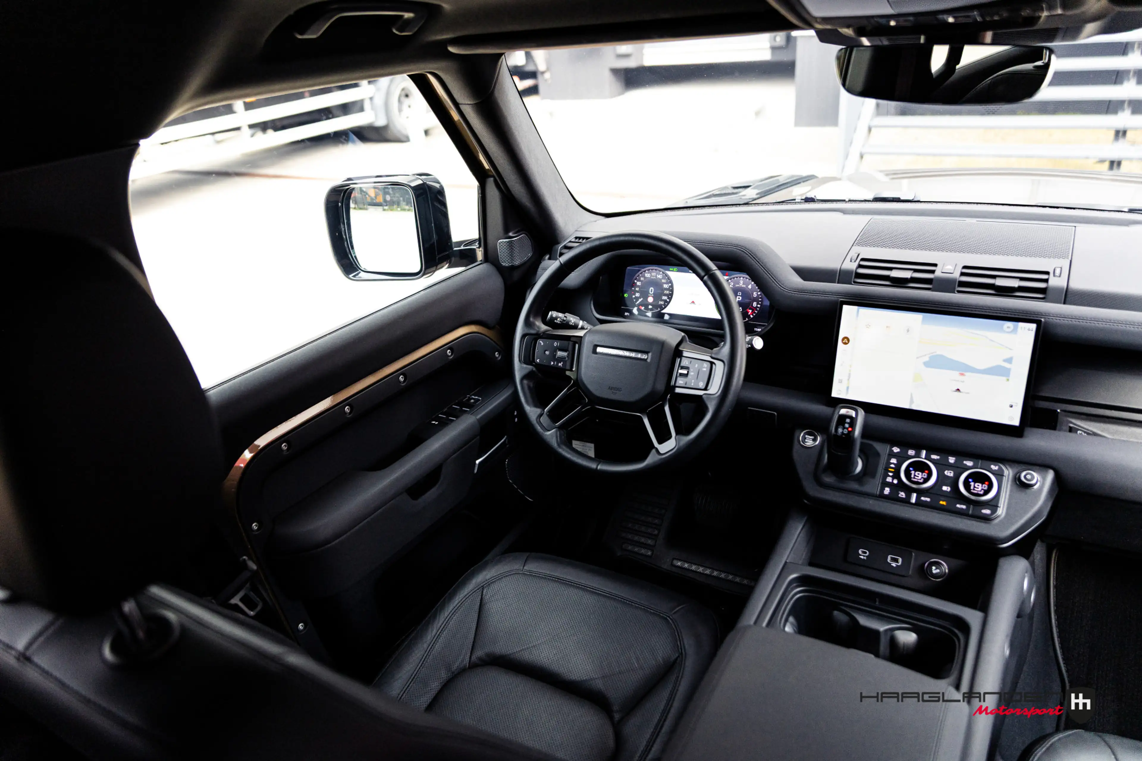 Land Rover Defender 110 Urban 2.0 P400e 110 S — photo 12