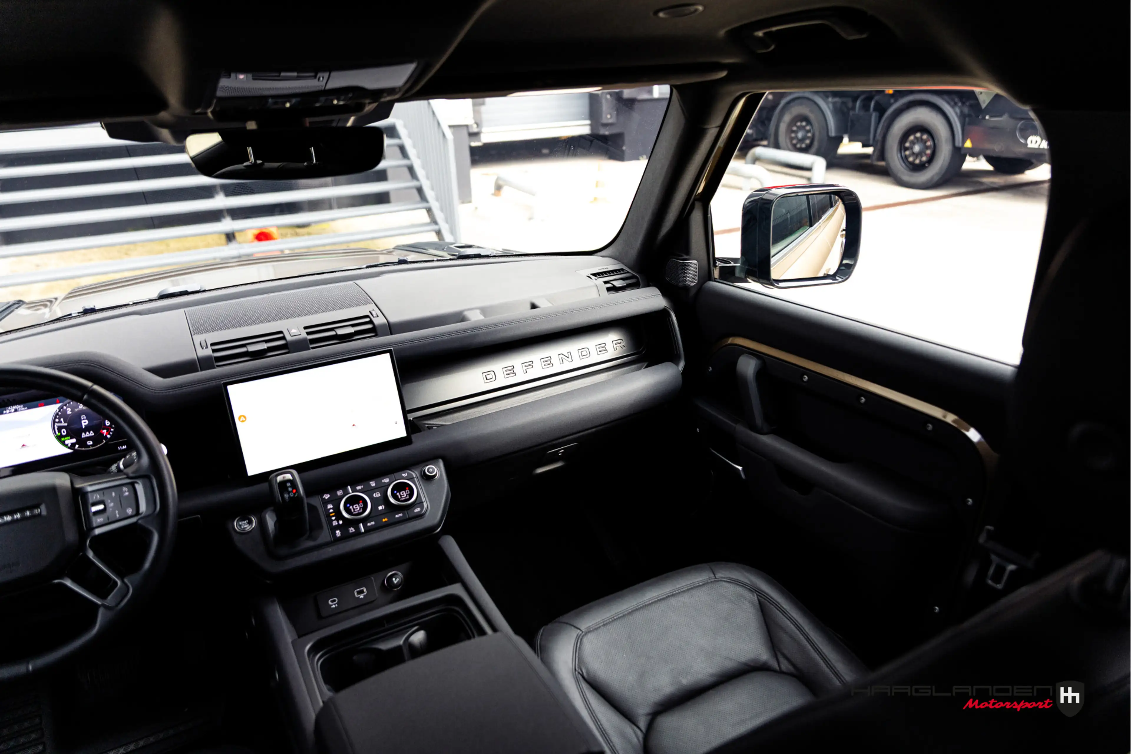 Land Rover Defender 110 Urban 2.0 P400e 110 S — photo 14