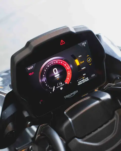 Triumph Speed Triple 1200 RS - foto 8