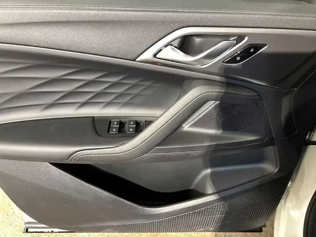 MG HS view 10