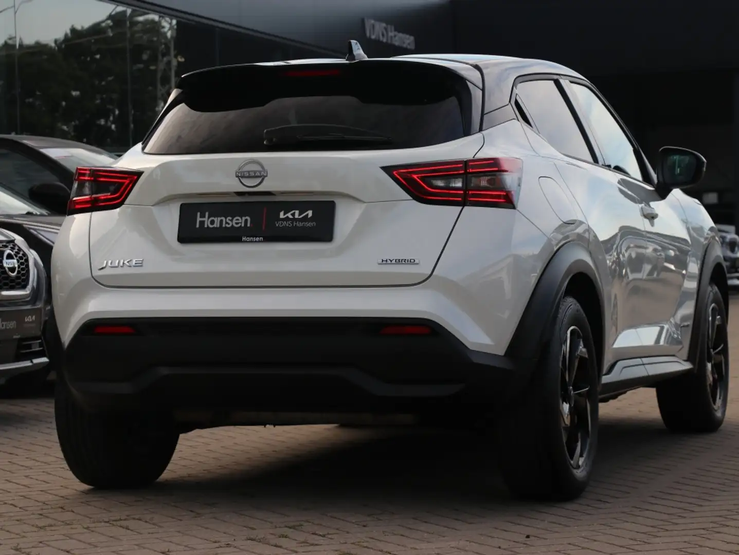 Nissan Juke 1.6 Hybrid N-Connecta I Navi I Keyless I Leder I C Wit - 2