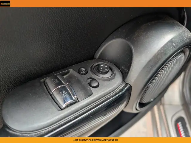 Mini Hatch view 27