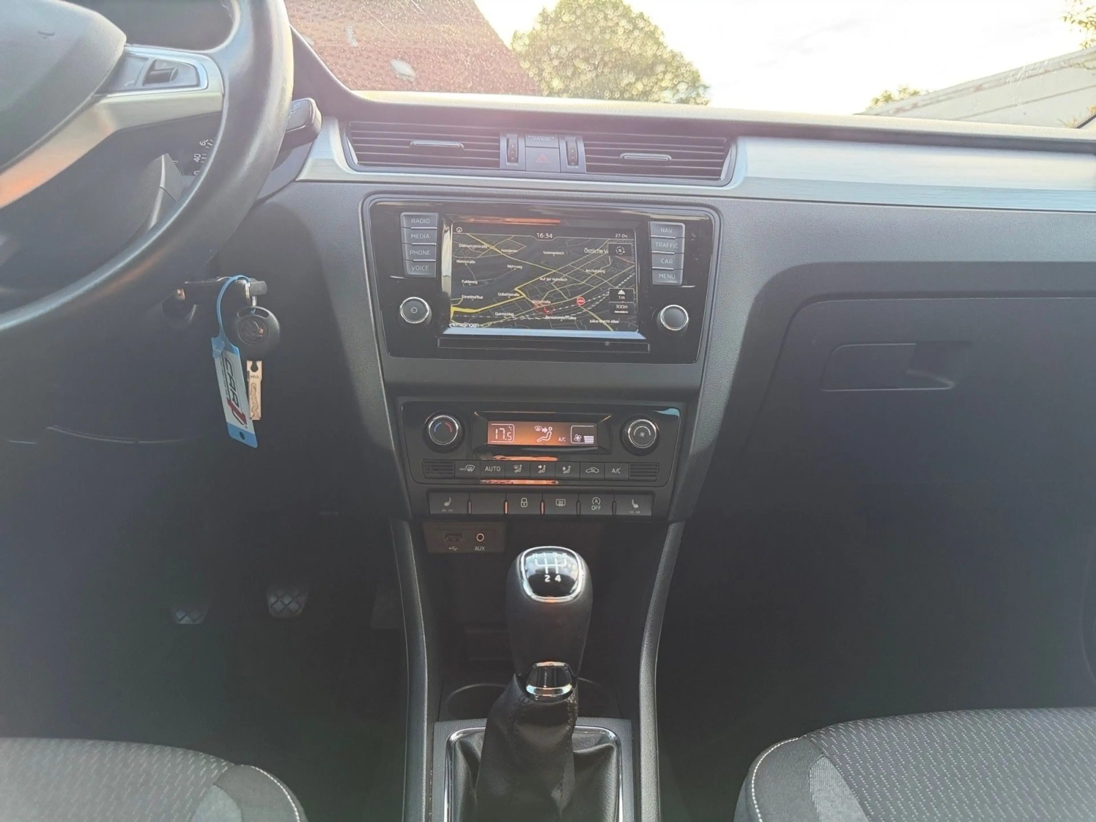 Skoda Rapid/Spaceback Navi Tempompomat Klimaautomatik Bluetooth — photo 15