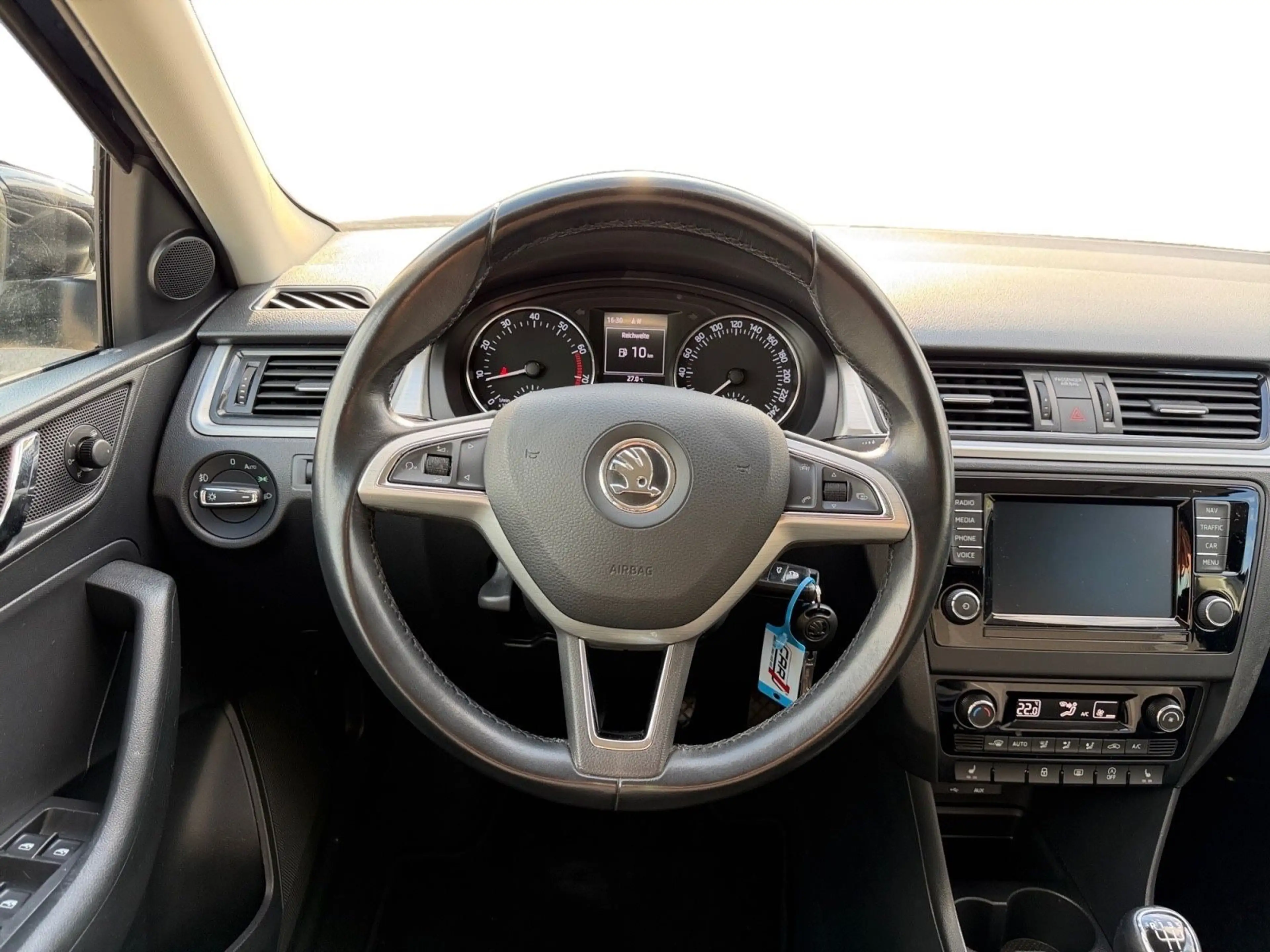 Skoda Rapid/Spaceback Navi Tempompomat Klimaautomatik Bluetooth — photo 13