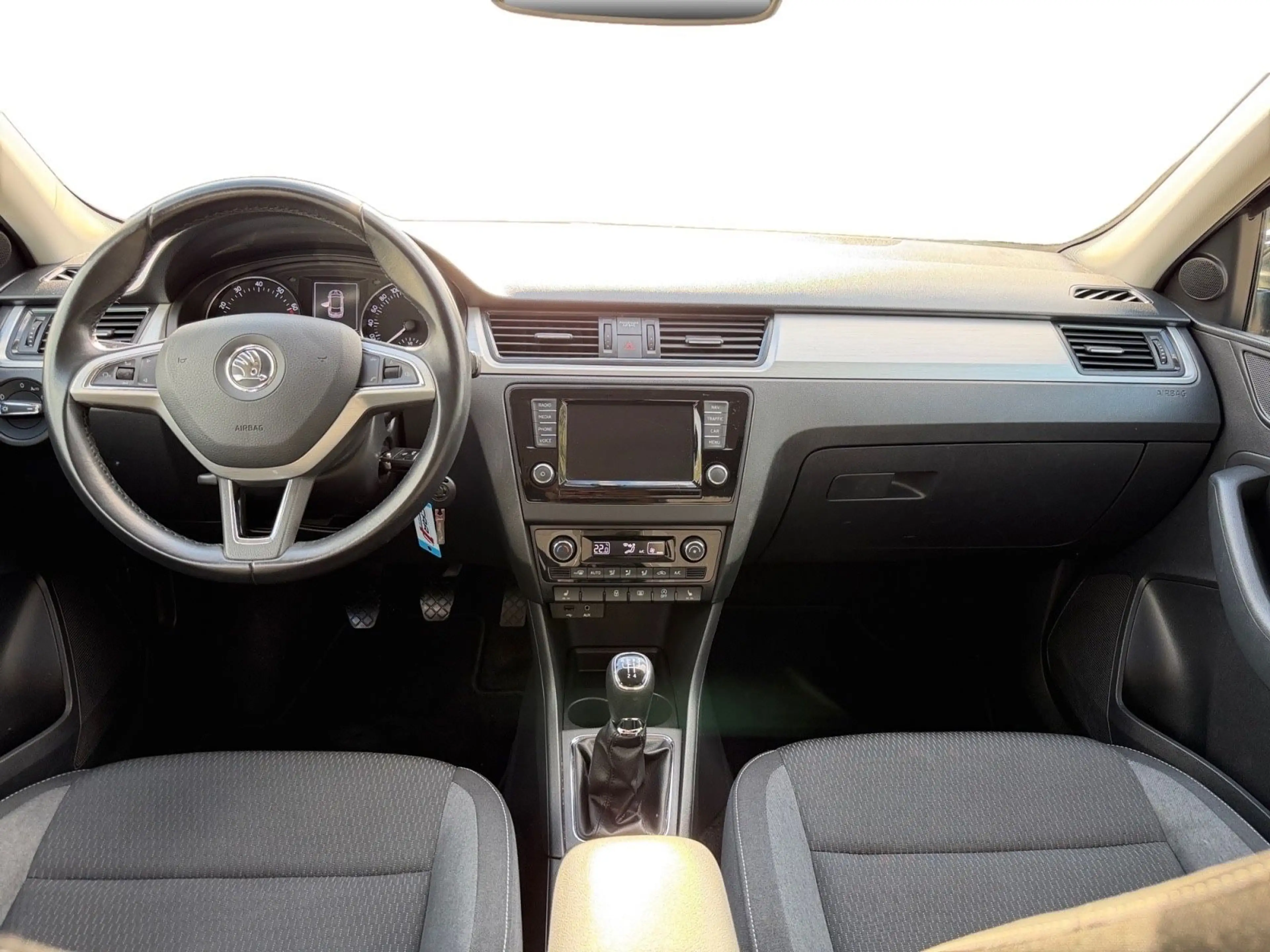 Skoda Rapid/Spaceback Navi Tempompomat Klimaautomatik Bluetooth — photo 12