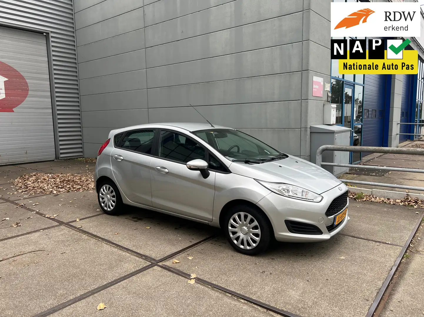 Ford Fiesta 1.0 Style Dealer onderhouden! 1ste eig! Grijs - 1