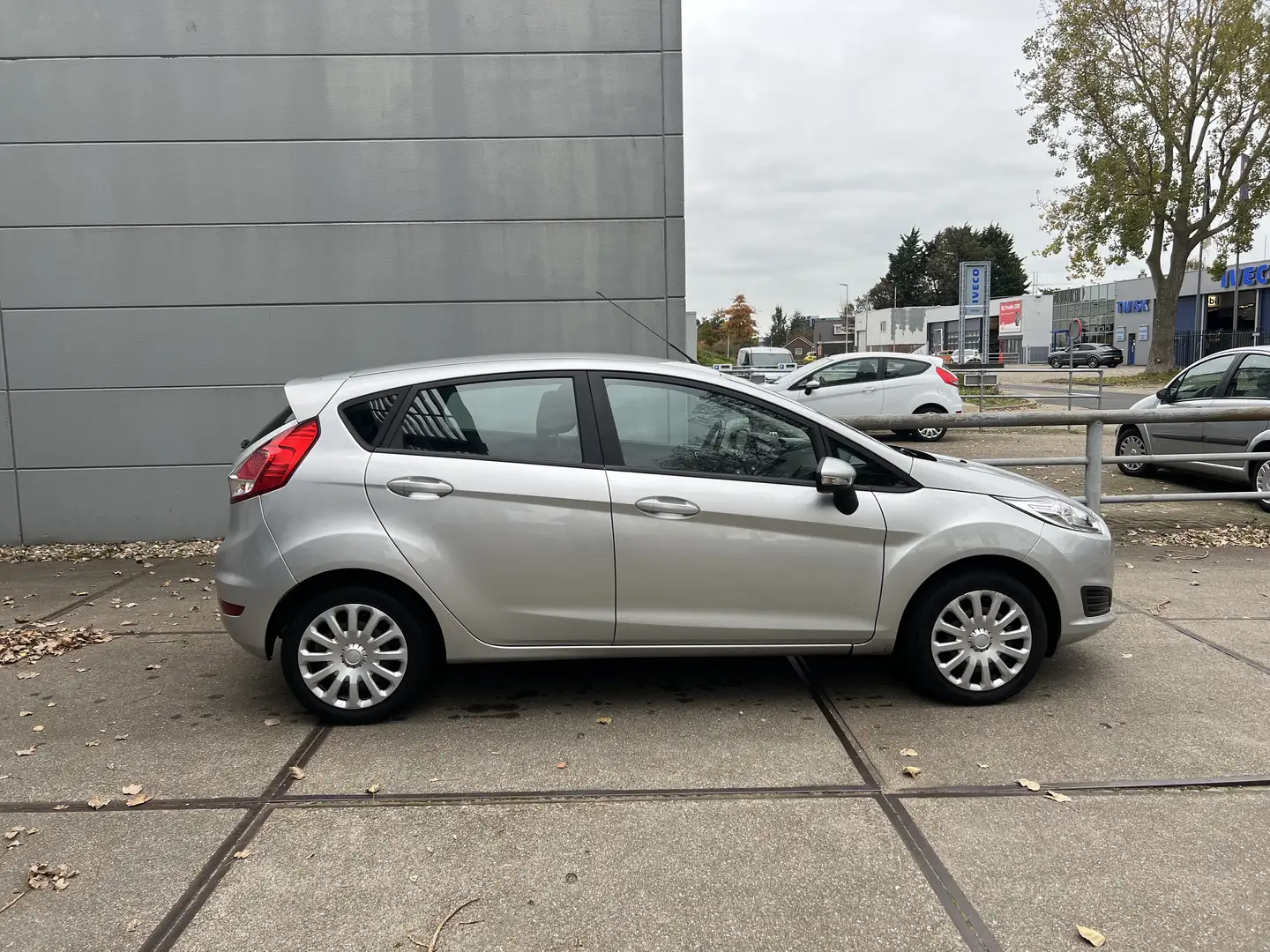 Ford Fiesta 1.0 Style Dealer onderhouden! 1ste eig! Grijs - 2