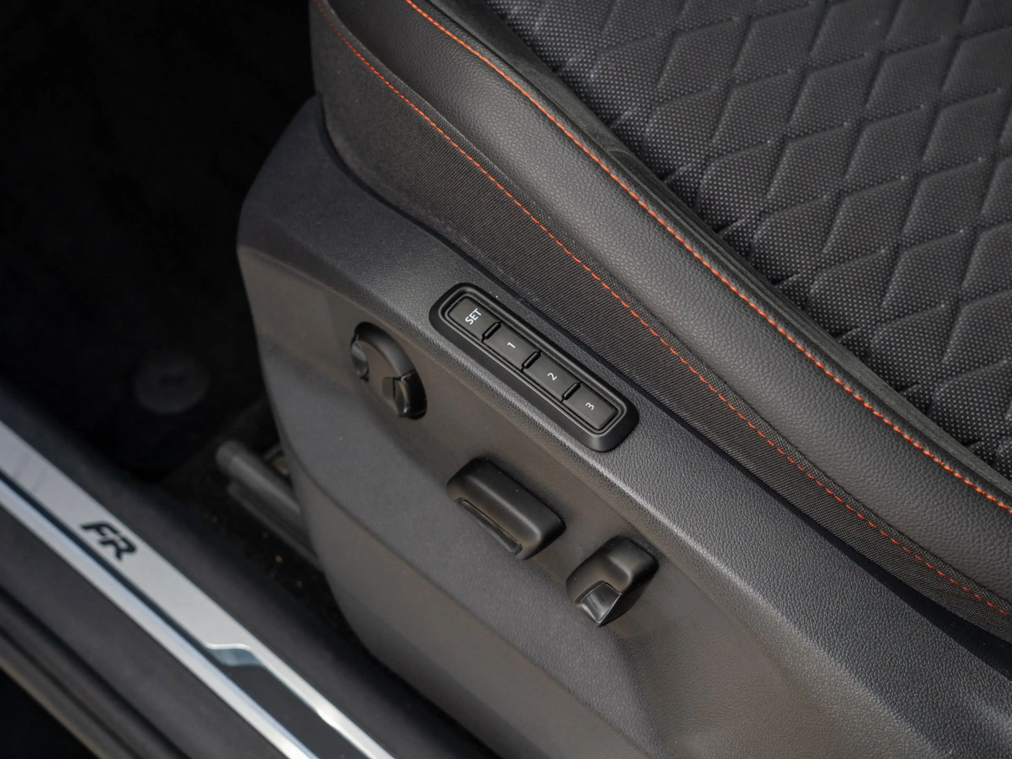 SEAT Tarraco 1.4 TSI eHybrid 245pk PHEV FR | Panorama | Trekhaa — photo 11