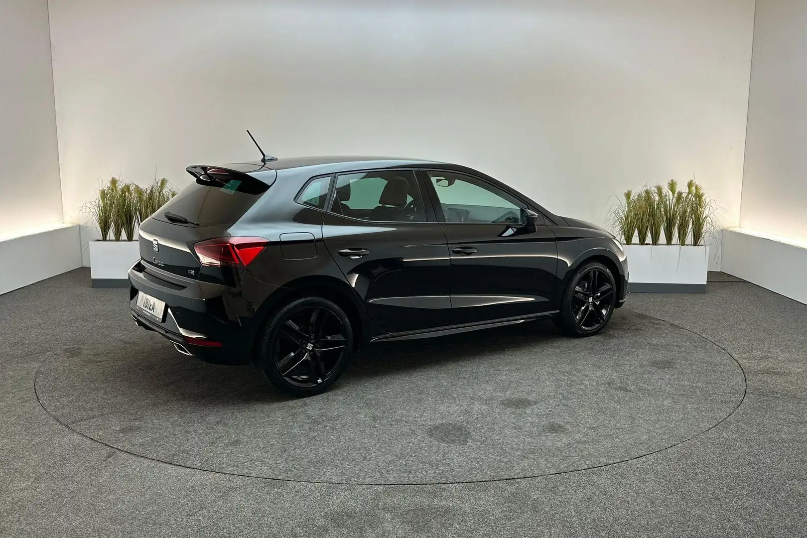 SEAT Ibiza FR Business Connect 1.0 Zwart - 2