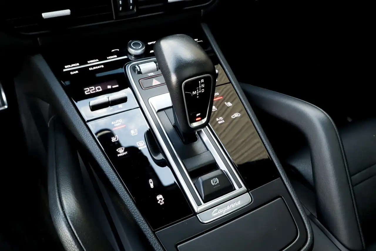 Porsche Cayenne снимка Porsche Cayenne