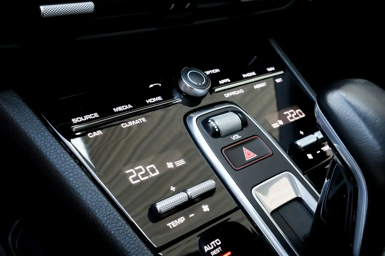 Porsche Cayenne снимка Porsche Cayenne