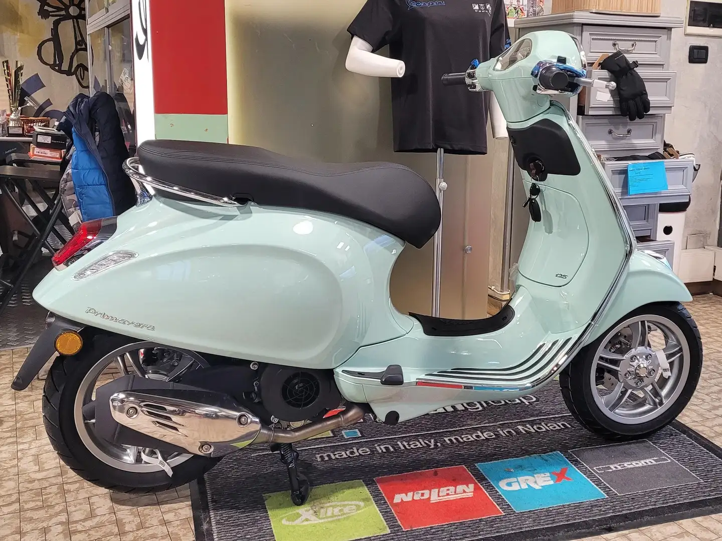 Vespa Primavera 125 Verde - 1