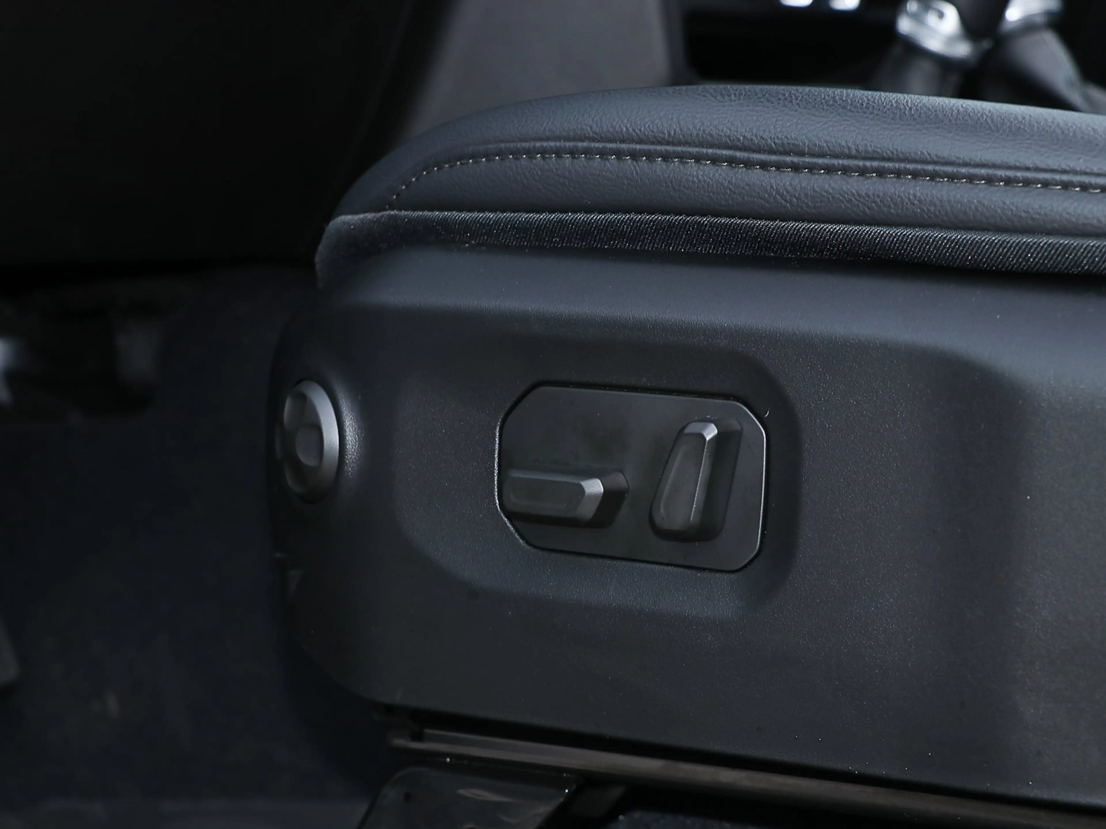 Jeep Wrangler 2.0 T-GDI Sahara Sky One-Touch Kam./LED — photo 15