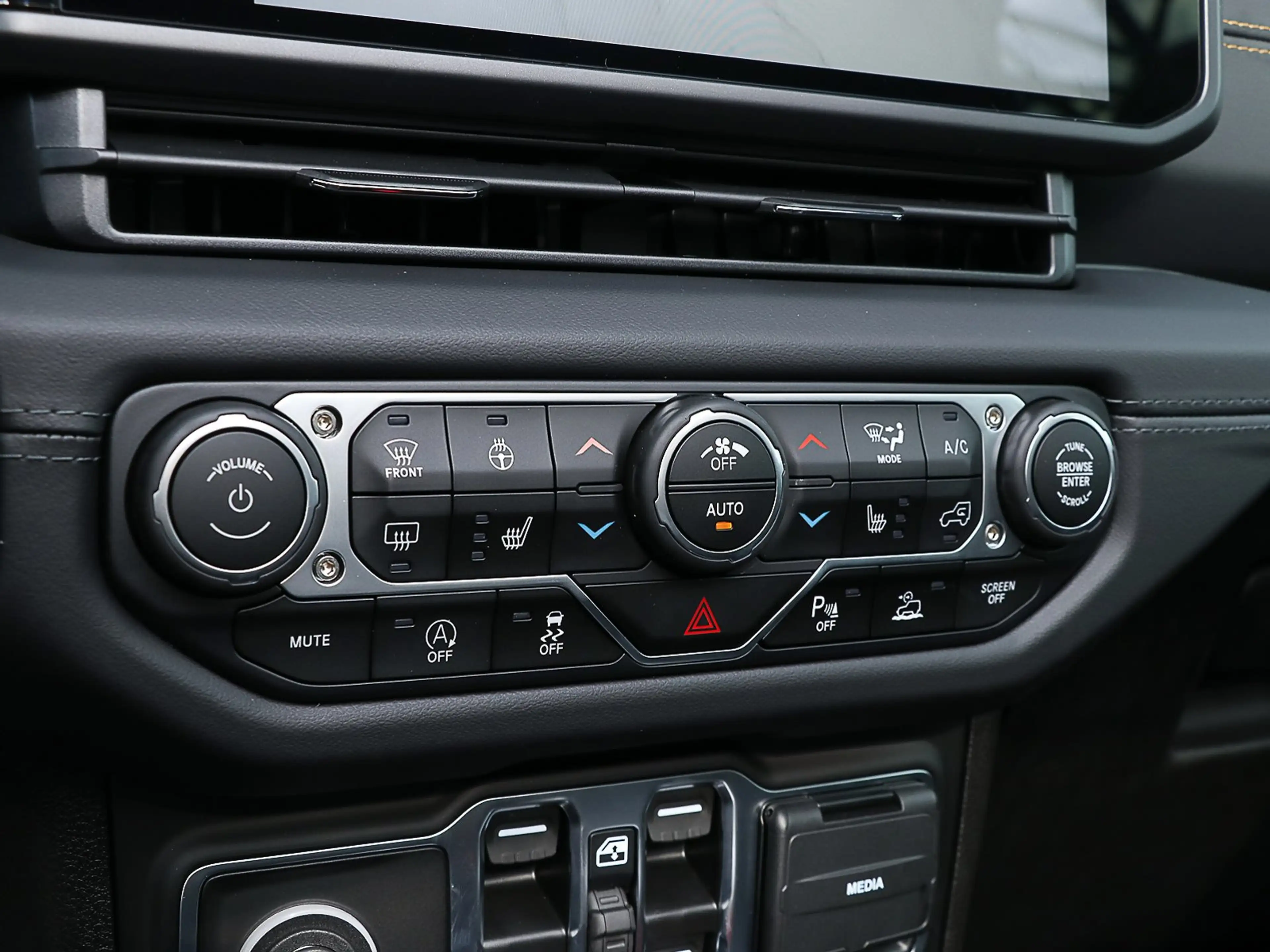 Jeep Wrangler 2.0 T-GDI Sahara Sky One-Touch Kam./LED — photo 14