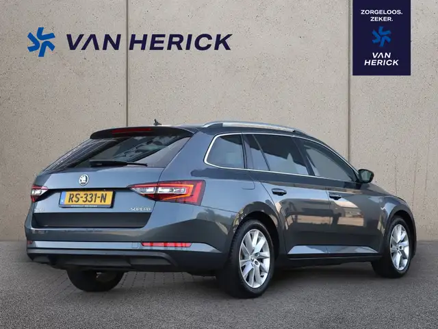 Skoda Superb view 4