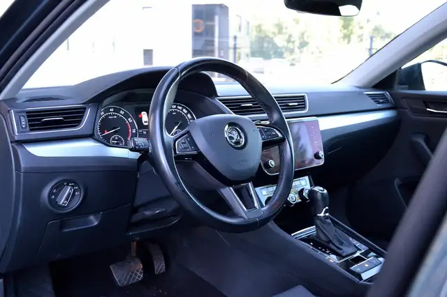 Skoda Superb view 7