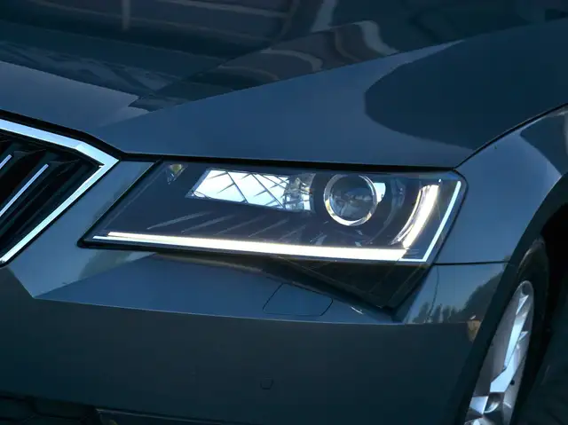 Skoda Superb view 6