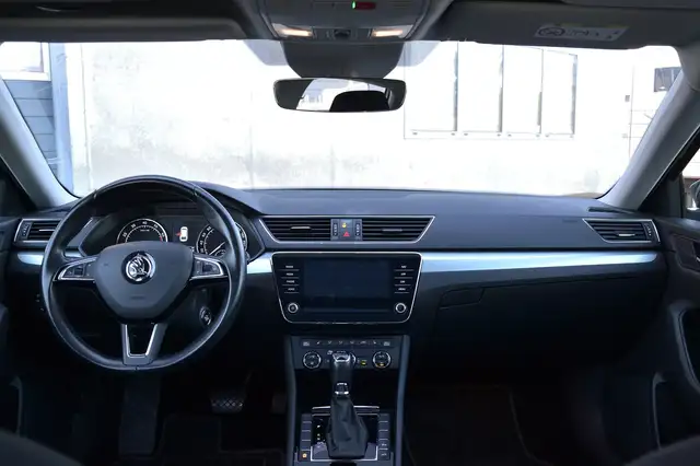 Skoda Superb view 9
