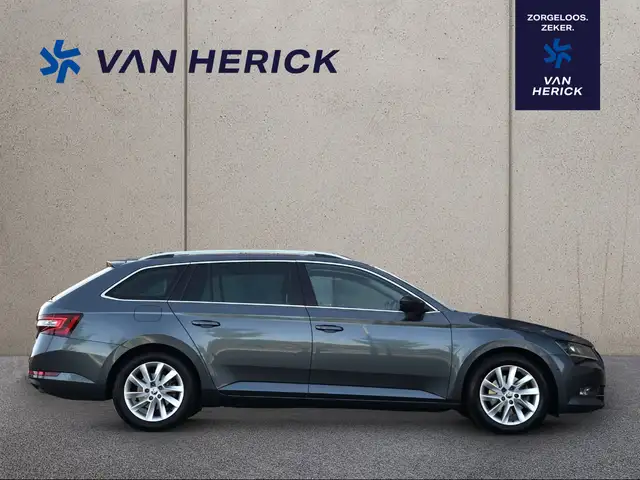 Skoda Superb view 3