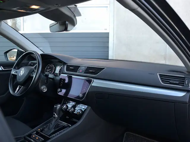 Skoda Superb view 12