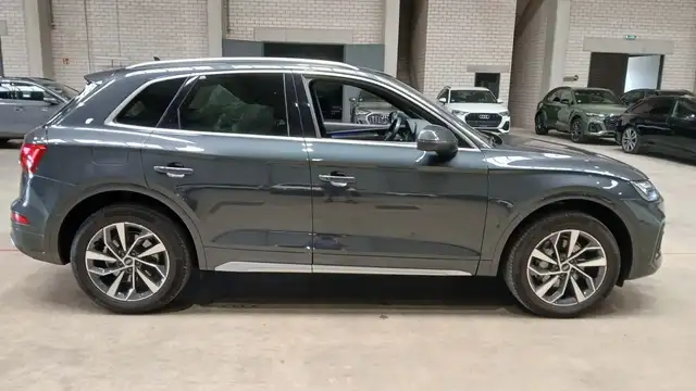 Audi Q5 view 5