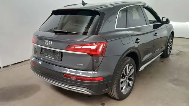 Audi Q5 view 3