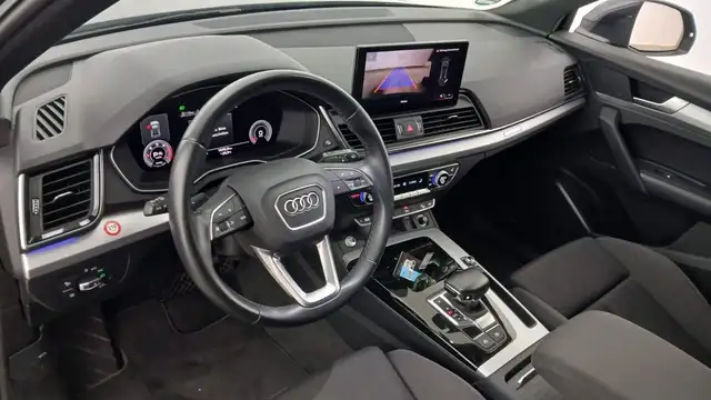 Audi Q5 view 12