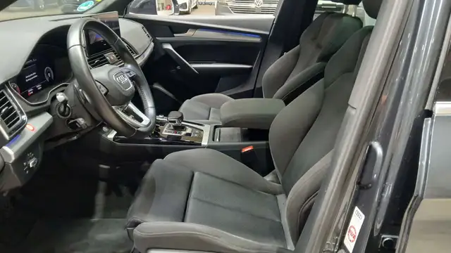 Audi Q5 view 11